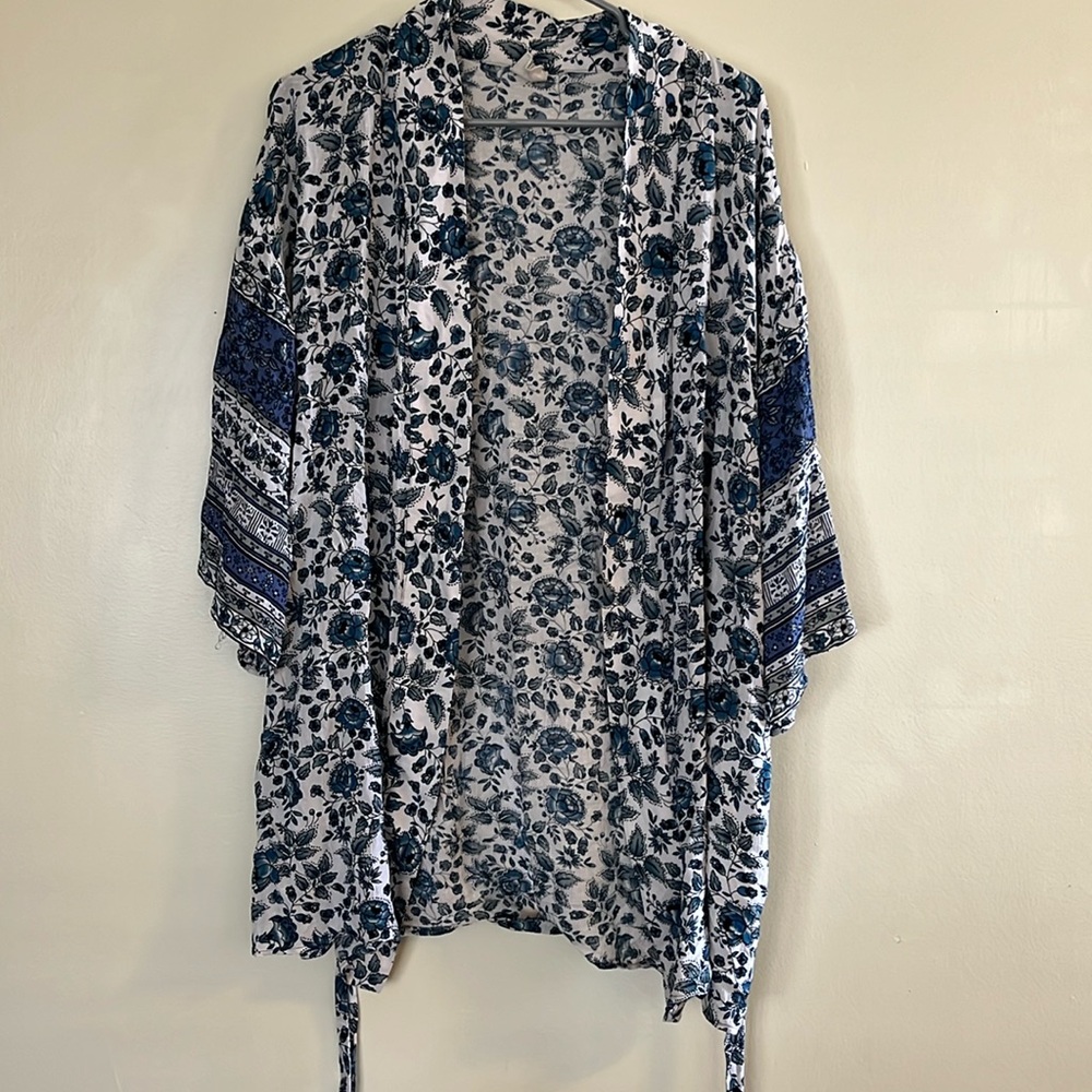 Good Hart robe/kimono/beach coverup in blue floral